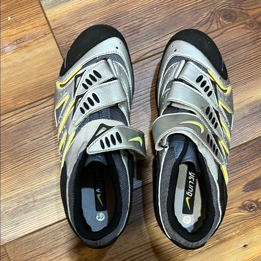 Nike Silver and Yellow Cycling Shoes. Size 39. As is.